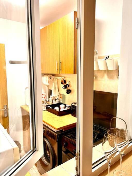 City View Studio In The Heart Of Bucharest Apartment Екстериор снимка